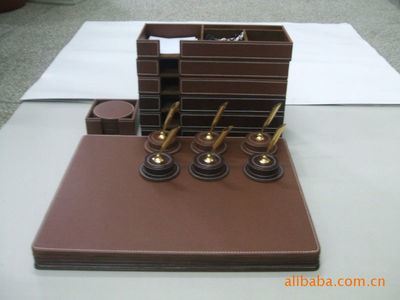 深圳市港源达皮具制品 时尚PU皮质笔筒与商务礼品定制专家